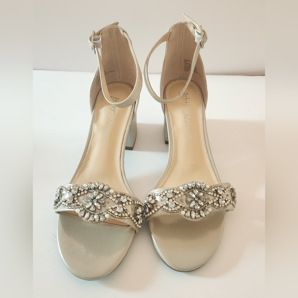 Betsey Johnson Women's Mel Heeled Sandal Silver 8 NWOB Rhinestone Block Heel